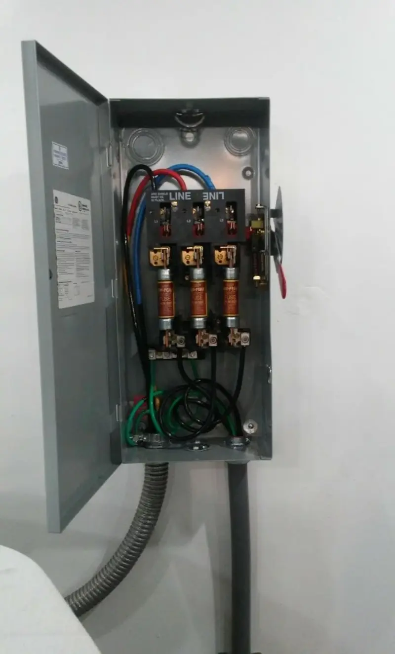 Three-phase disconnect switch installed for Electrical Wiring & Rewiring in Argentine