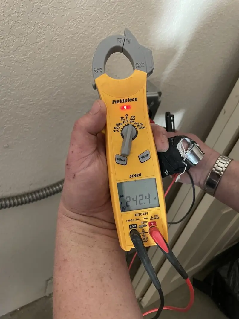 Voltage testing with clamp meter during Outlet Installation in Argentine